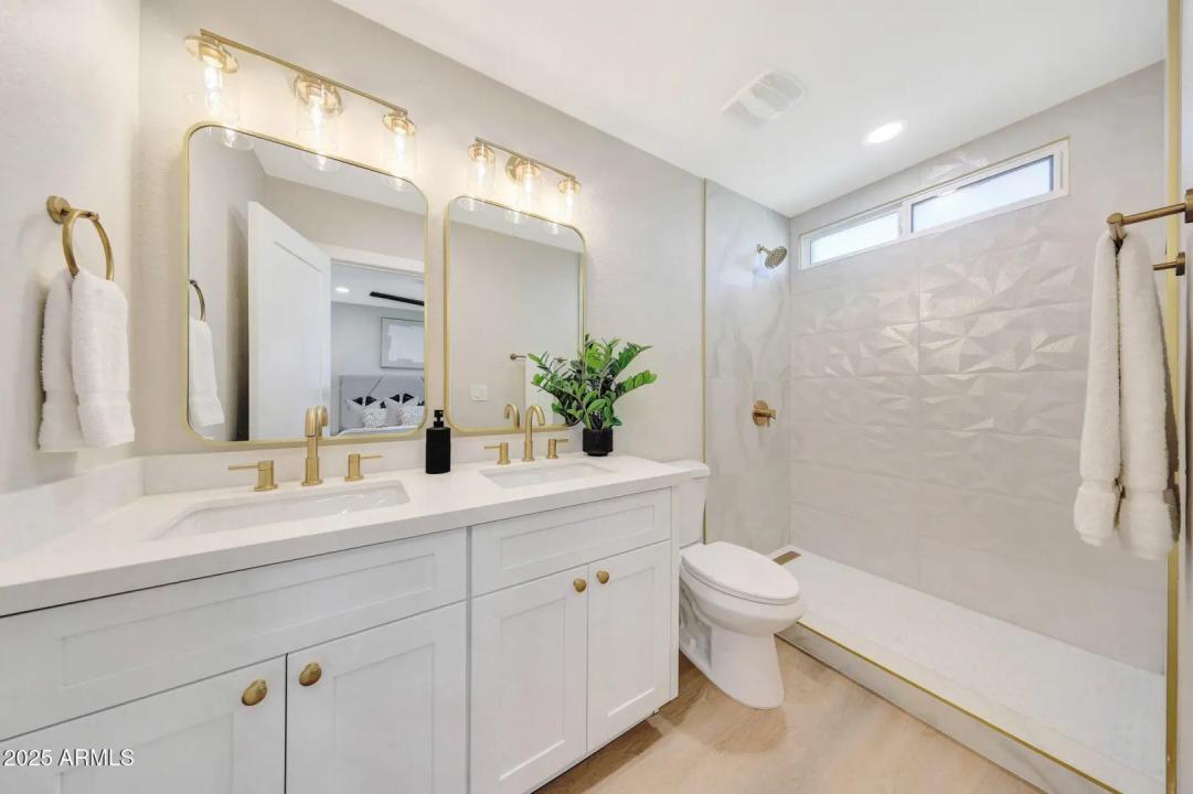 Real Estate Picture 19