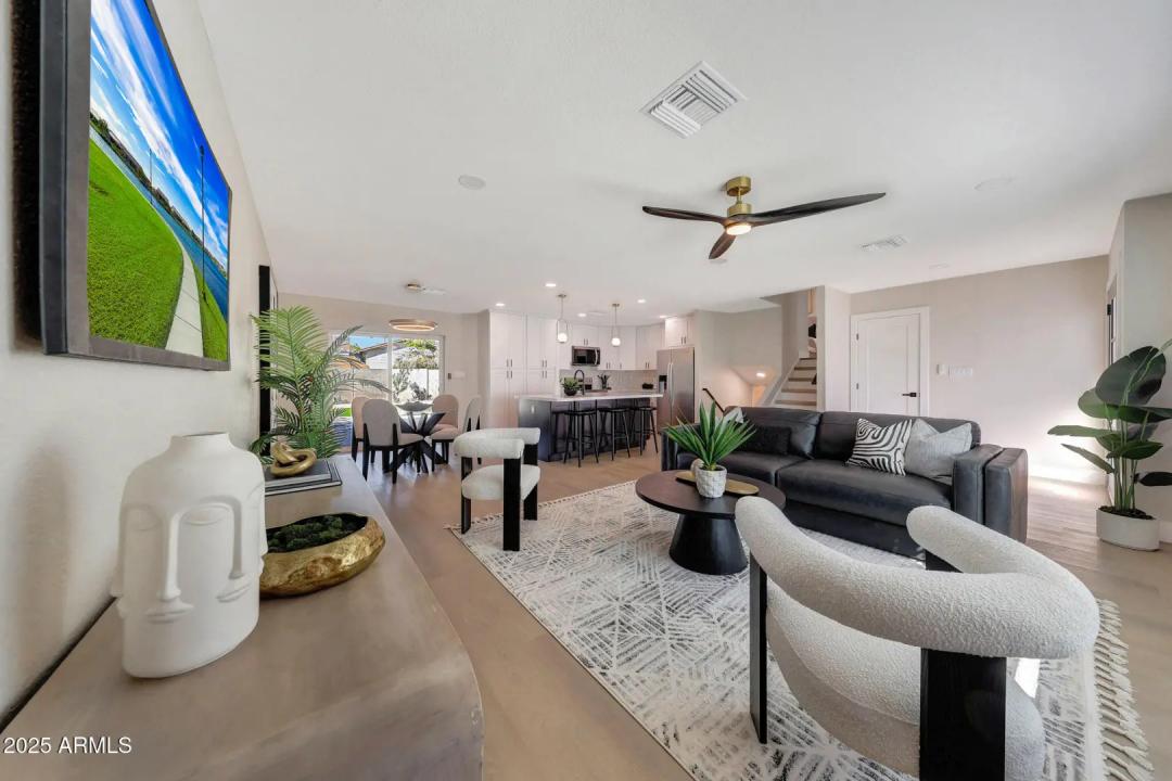 Real Estate Picture 7