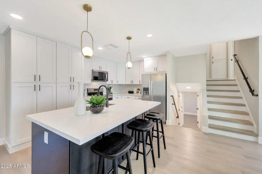 Real Estate Picture 11