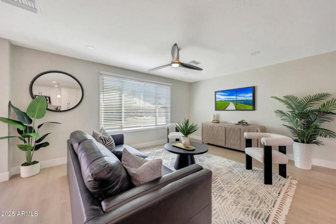 Real Estate Picture 4