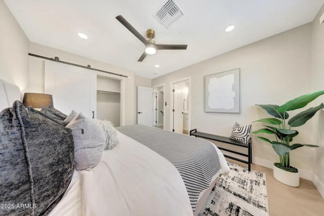 Real Estate Picture 18