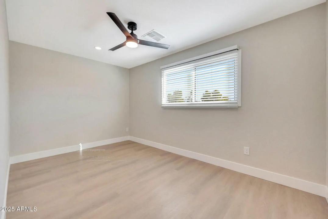 Real Estate Picture 22
