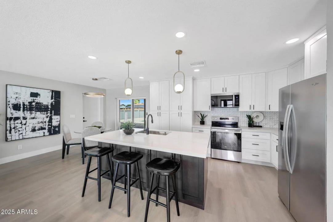 Real Estate Picture 12