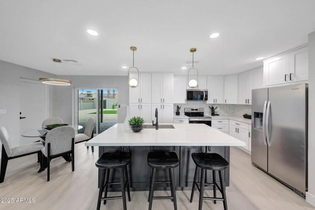 Real Estate Picture 14