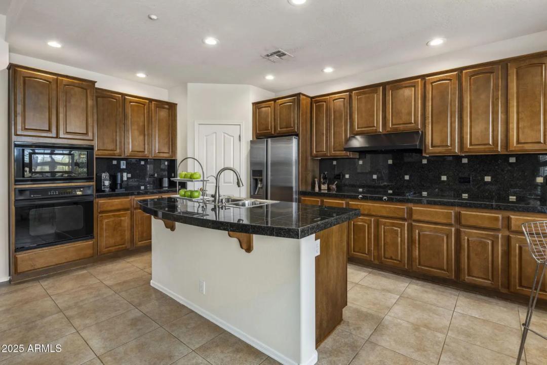 Real Estate Picture 9