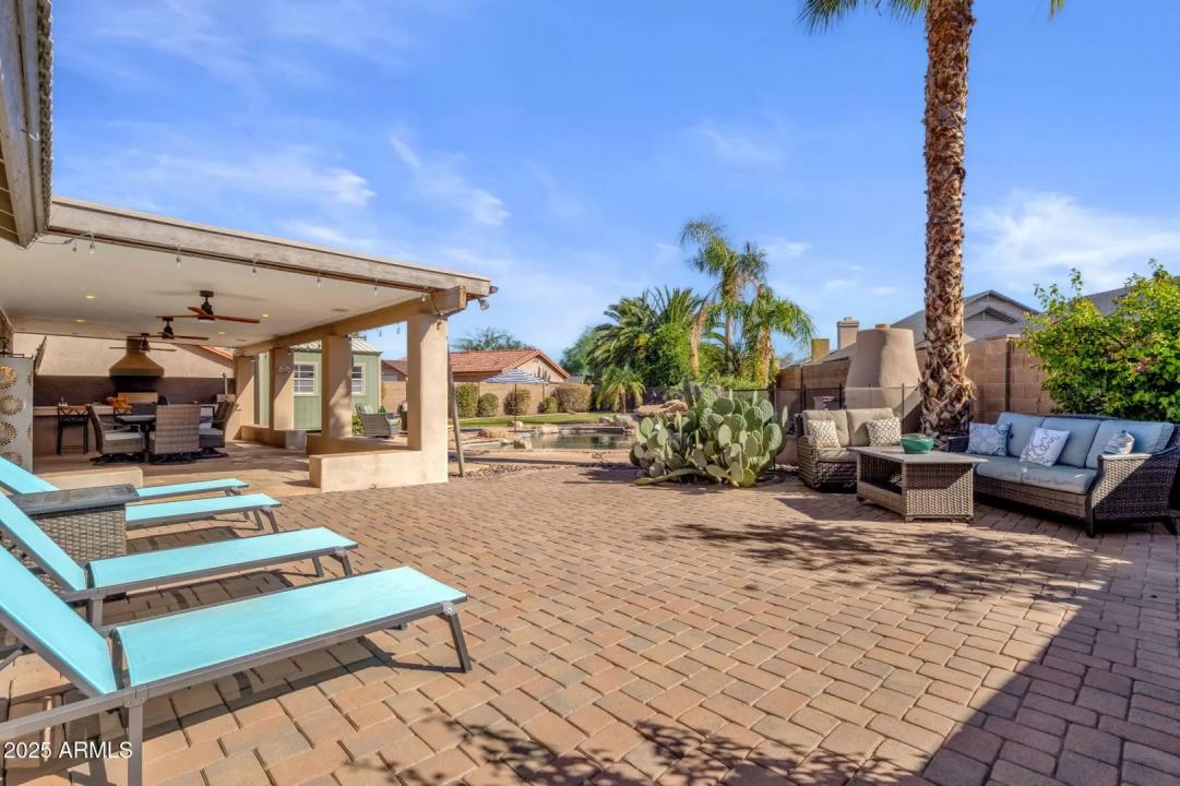 Real Estate Picture 18