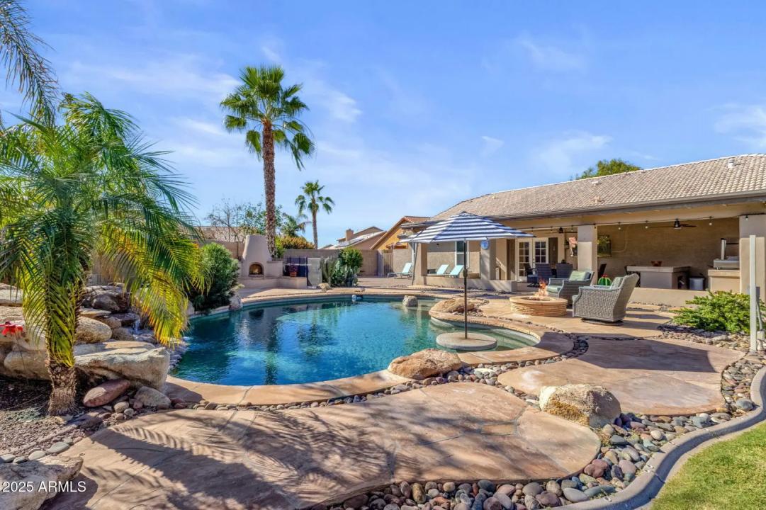 Real Estate Picture 3