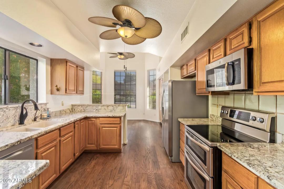 Real Estate Picture 4