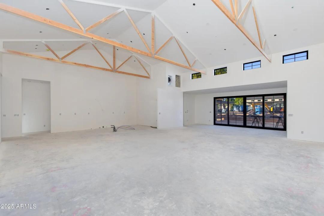 Real Estate Picture 4