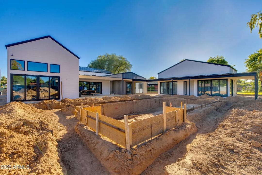 Real Estate Picture 12
