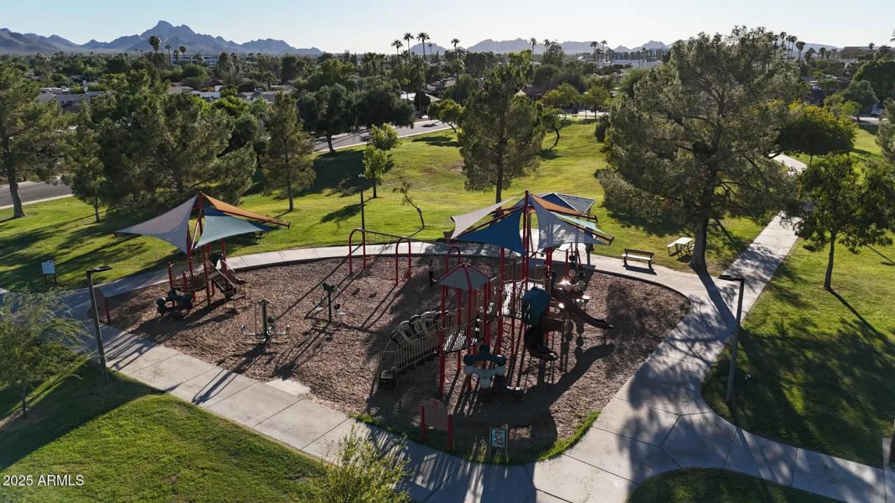 Real Estate Picture 17