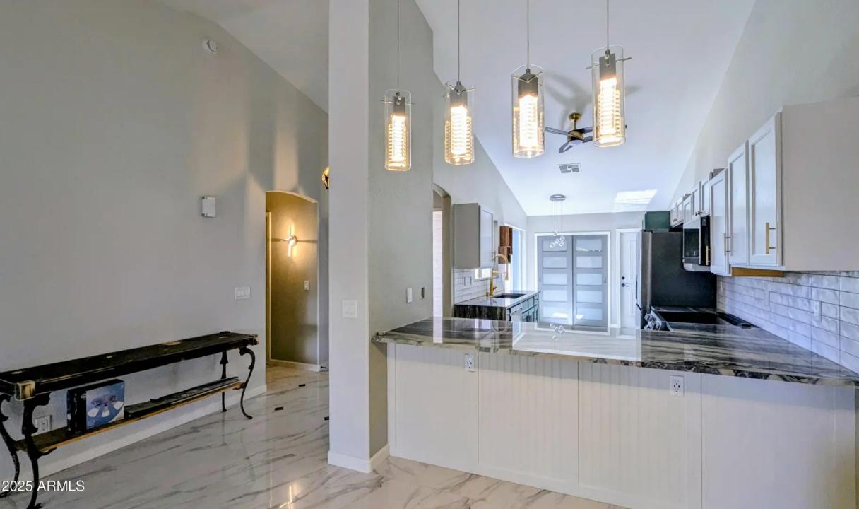 Real Estate Picture 3