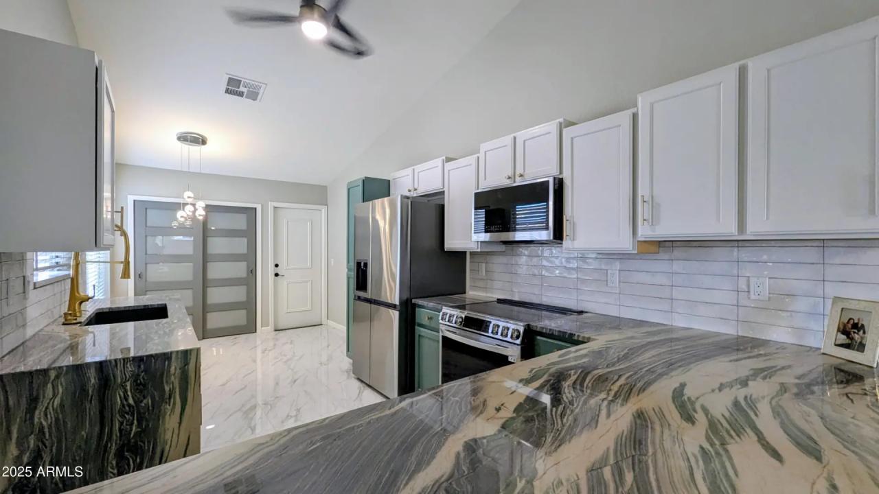 Real Estate Picture 4