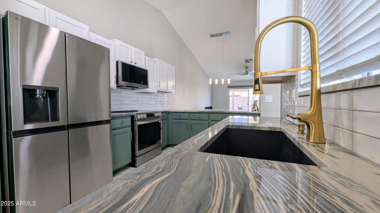 Real Estate Picture 7