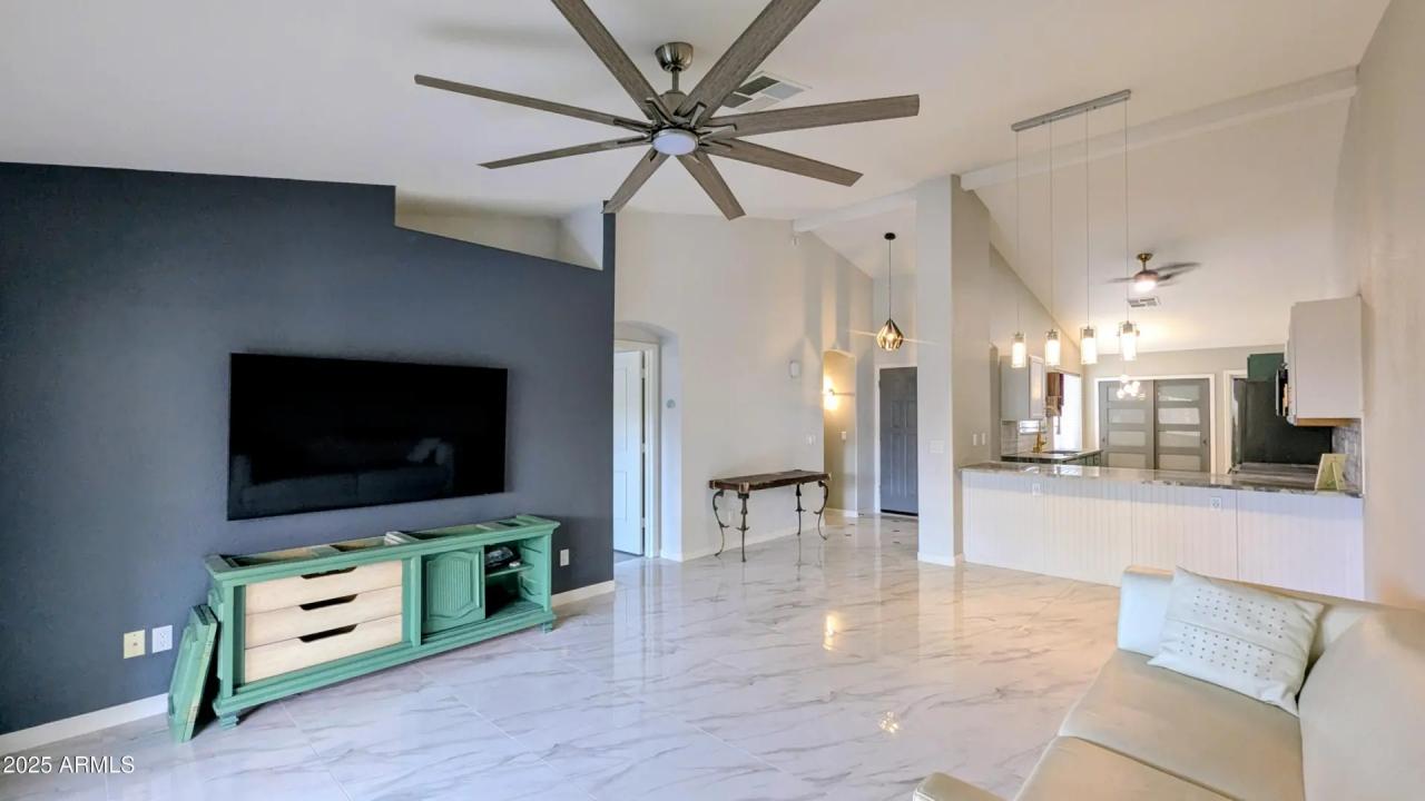 Real Estate Picture 8