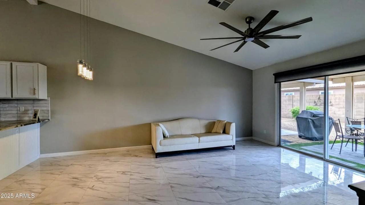 Real Estate Picture 9
