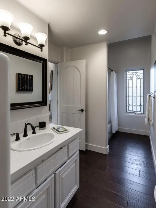 Real Estate Picture 7