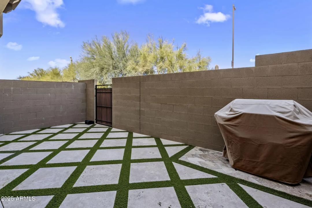 Real Estate Picture 4