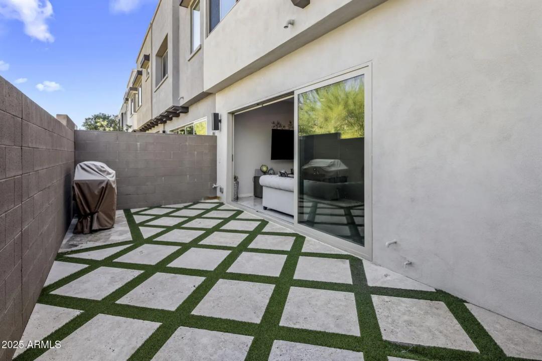 Real Estate Picture 5