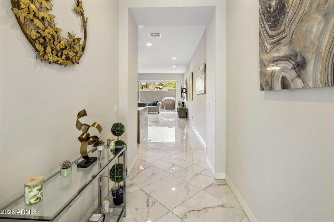 Real Estate Picture 7