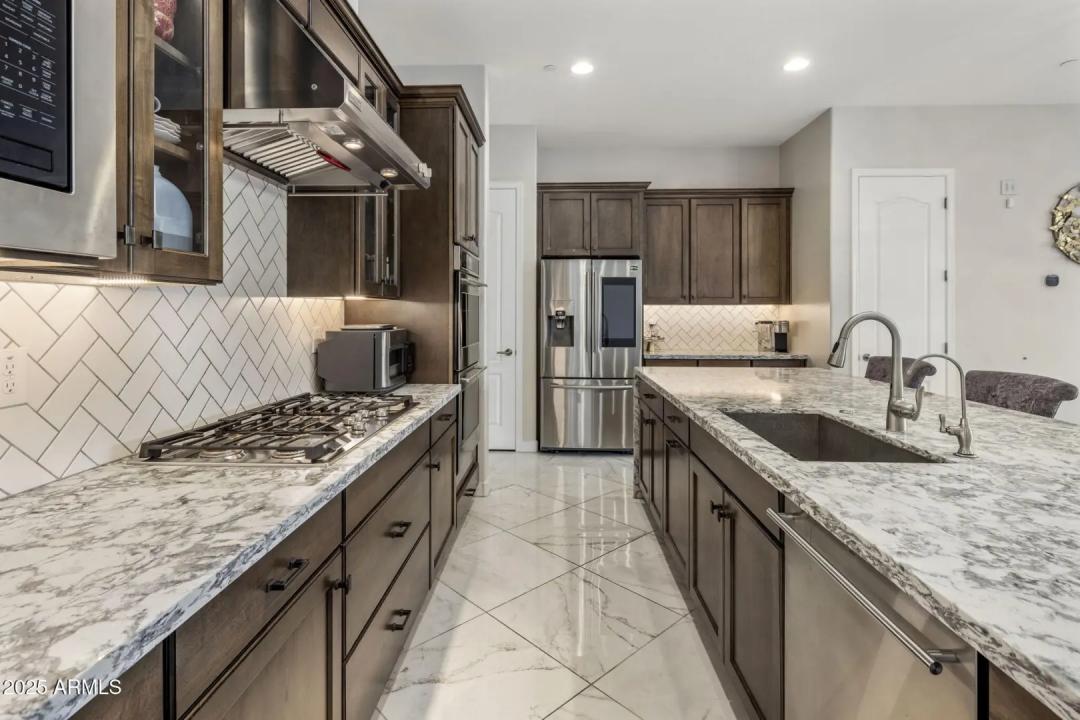 Real Estate Picture 11