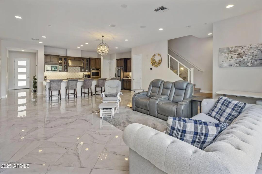 Real Estate Picture 9