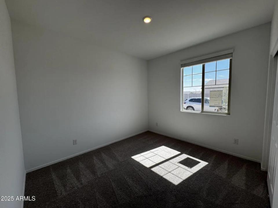 Real Estate Picture 3