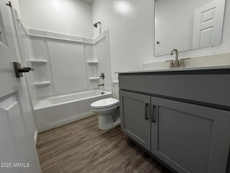 Real Estate Picture 4