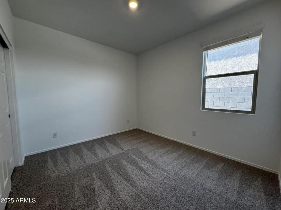 Real Estate Picture 5