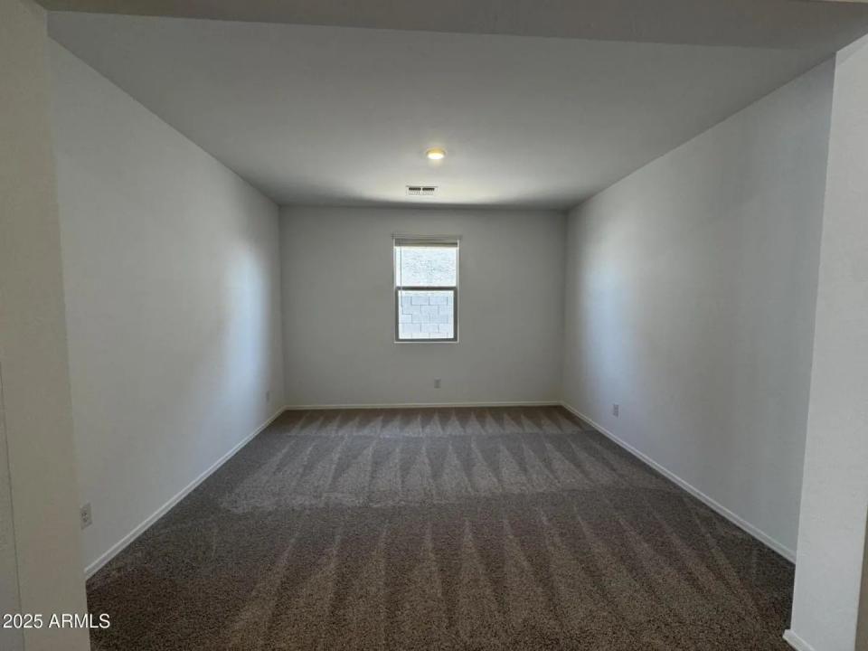 Real Estate Picture 6