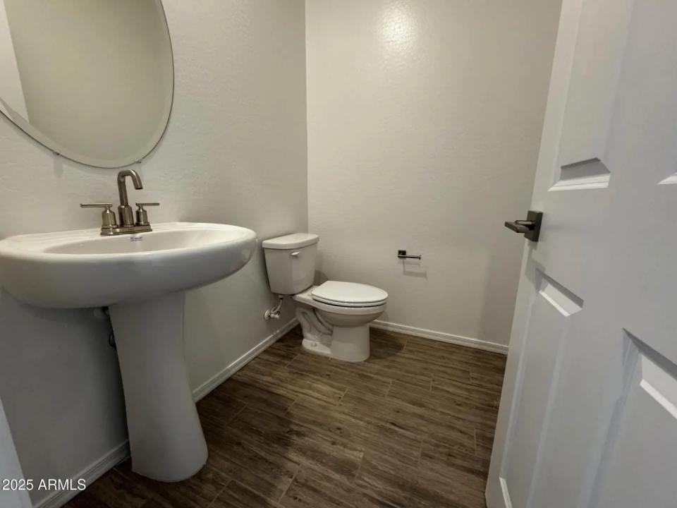 Real Estate Picture 7