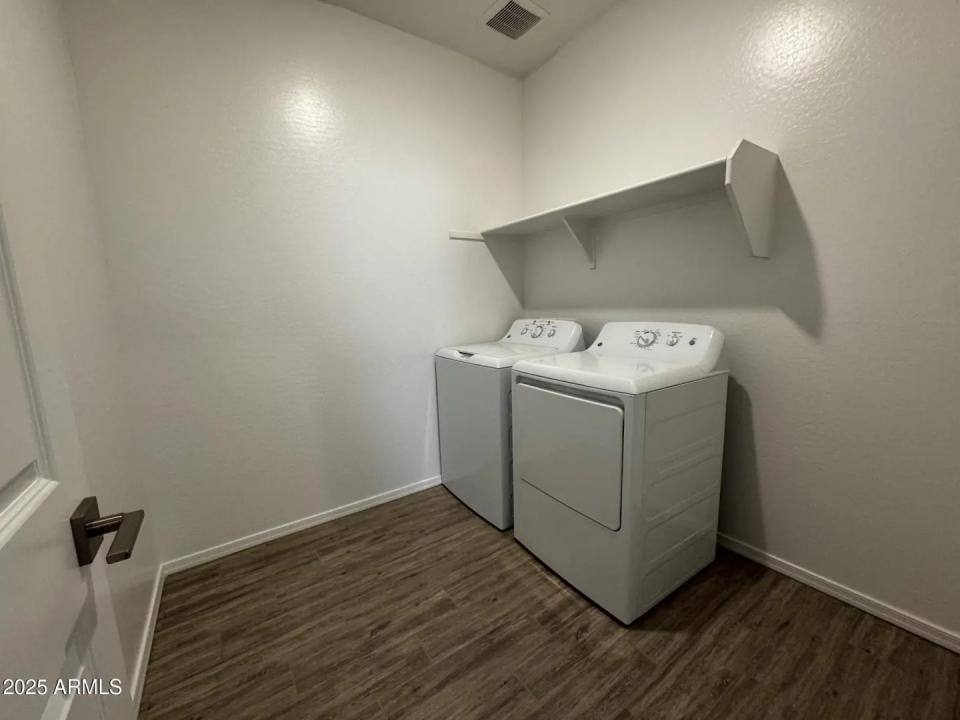 Real Estate Picture 8