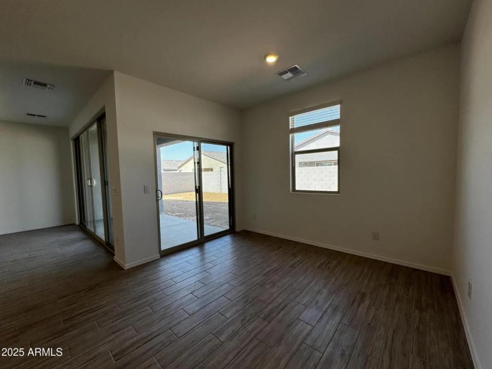Real Estate Picture 11