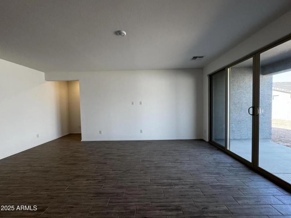 Real Estate Picture 12