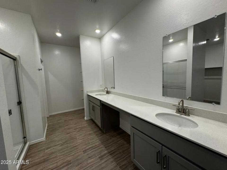 Real Estate Picture 13