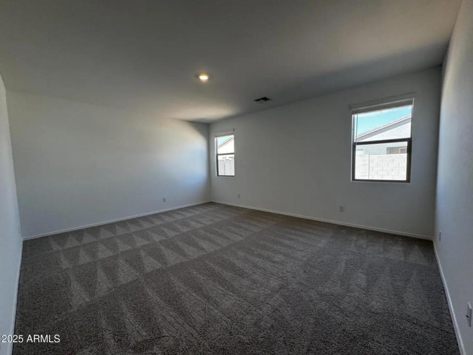 Real Estate Picture 17