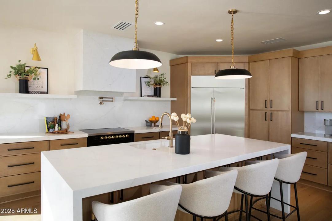 Real Estate Picture 14