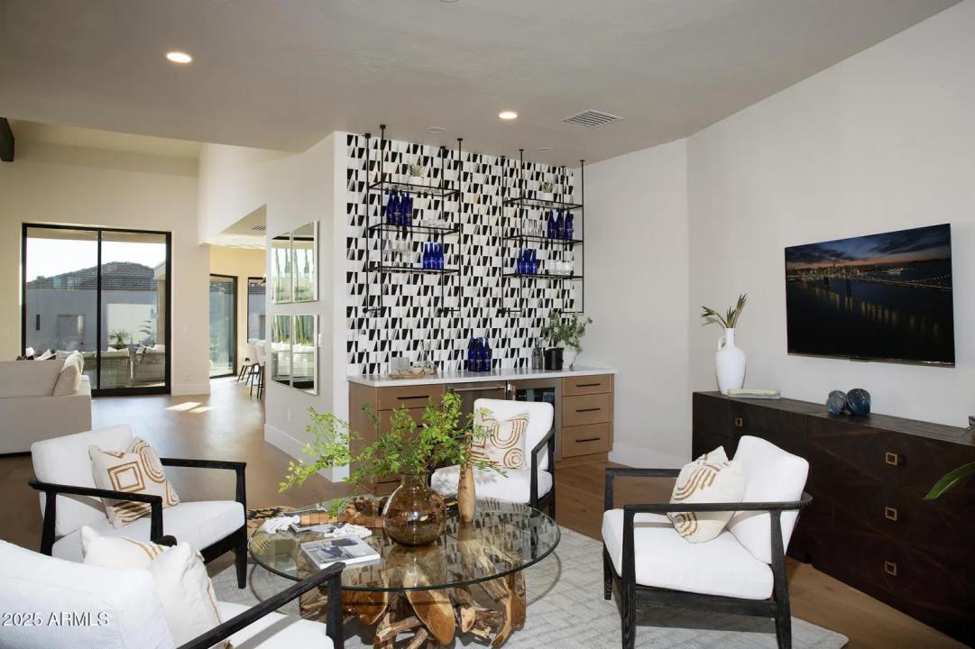 Real Estate Picture 4