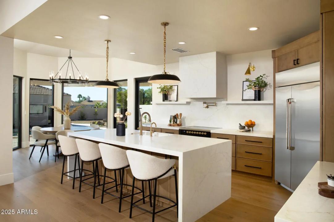 Real Estate Picture 3