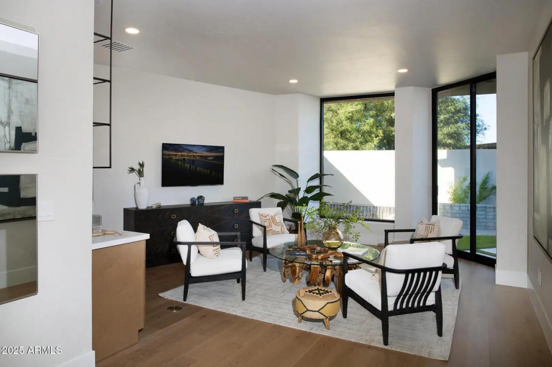 Real Estate Picture 17