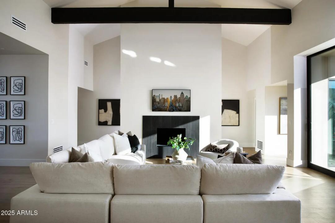 Real Estate Picture 7