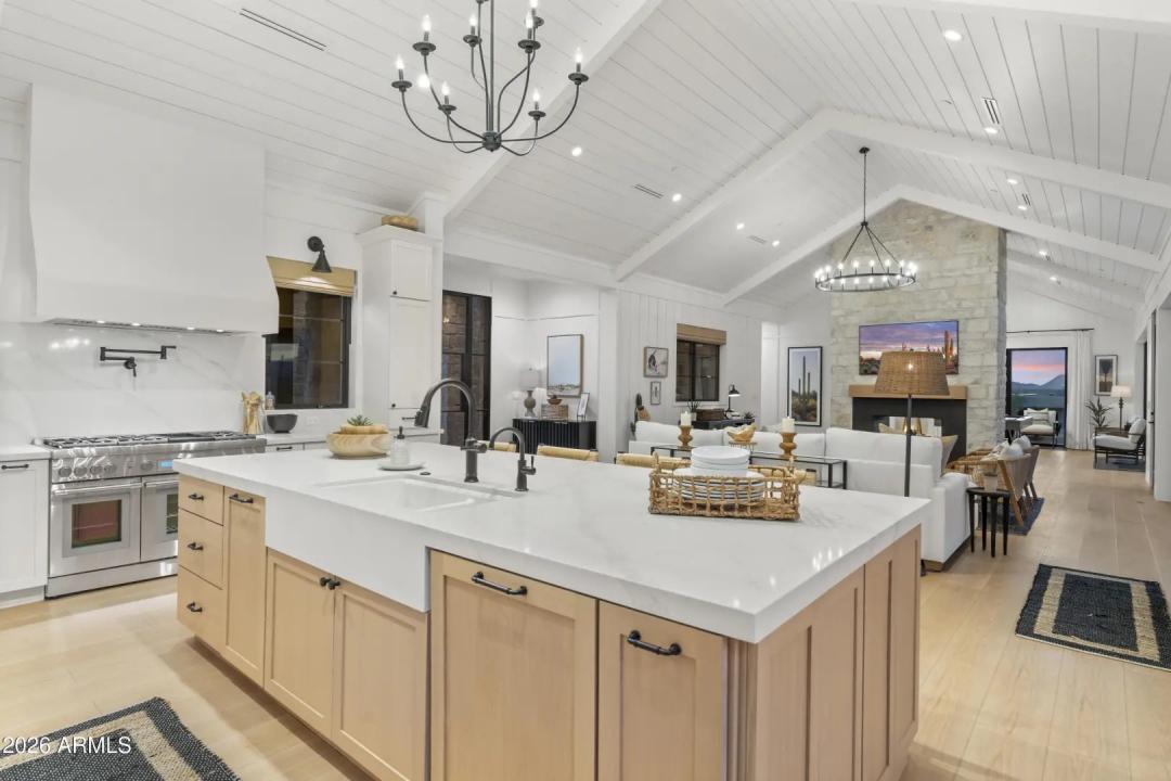 Real Estate Picture 23