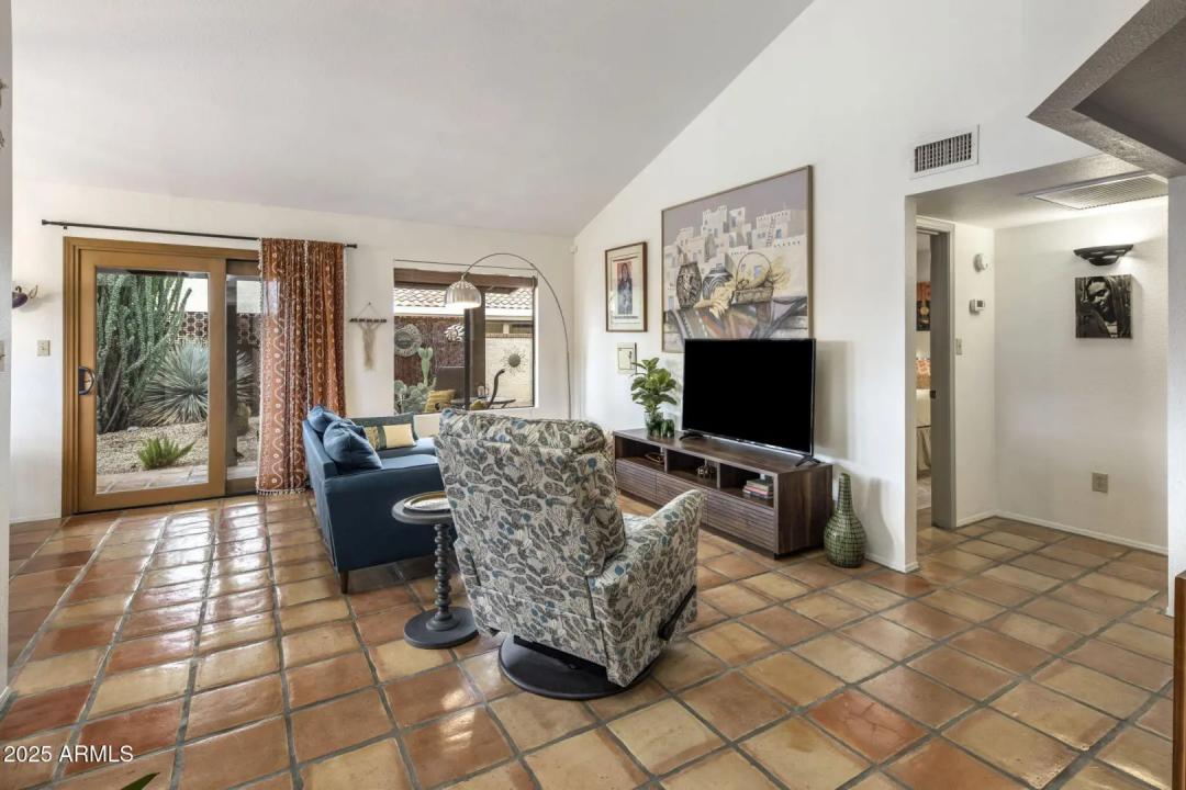 Real Estate Picture 12