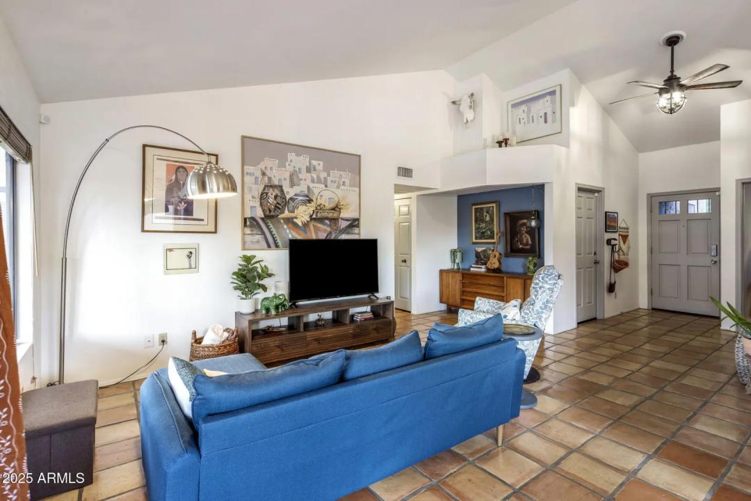 Real Estate Picture 3