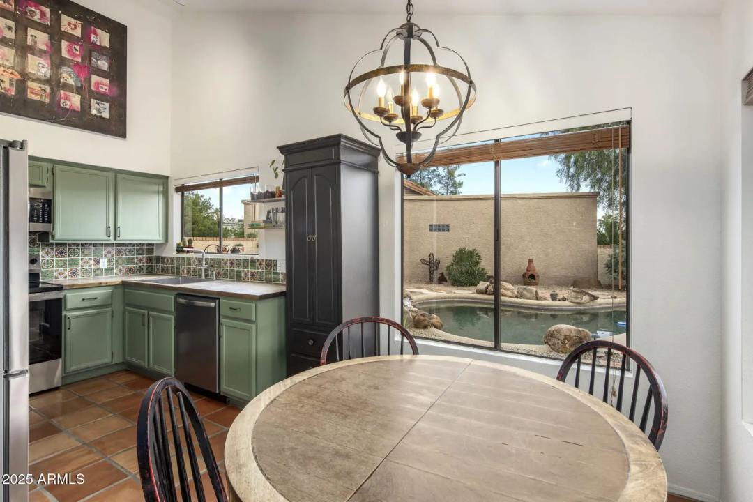 Real Estate Picture 14