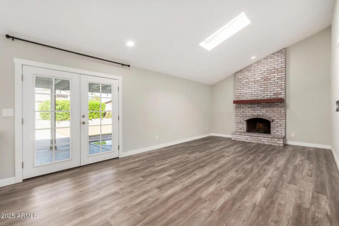Real Estate Picture 8