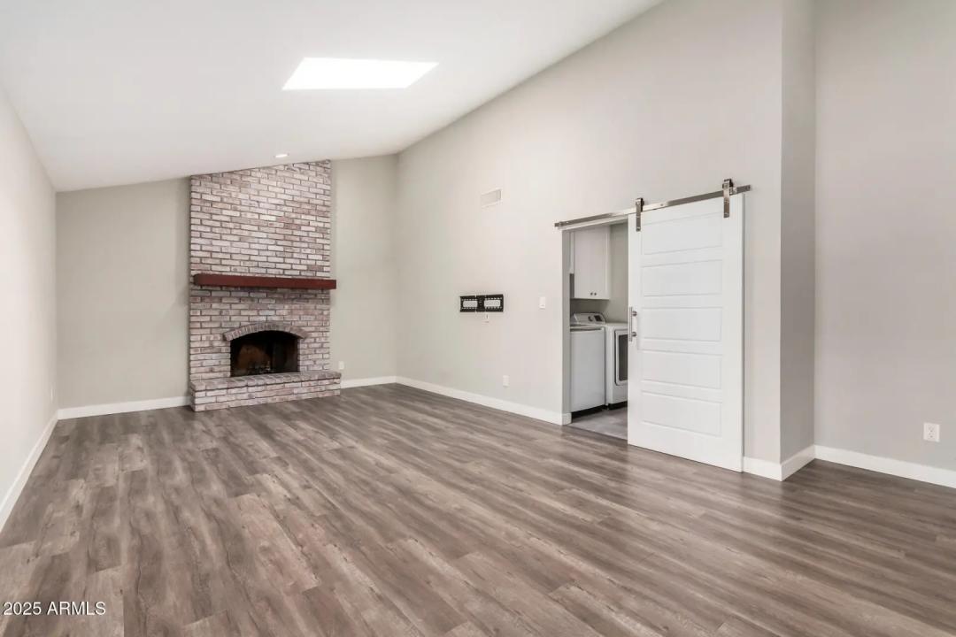 Real Estate Picture 9