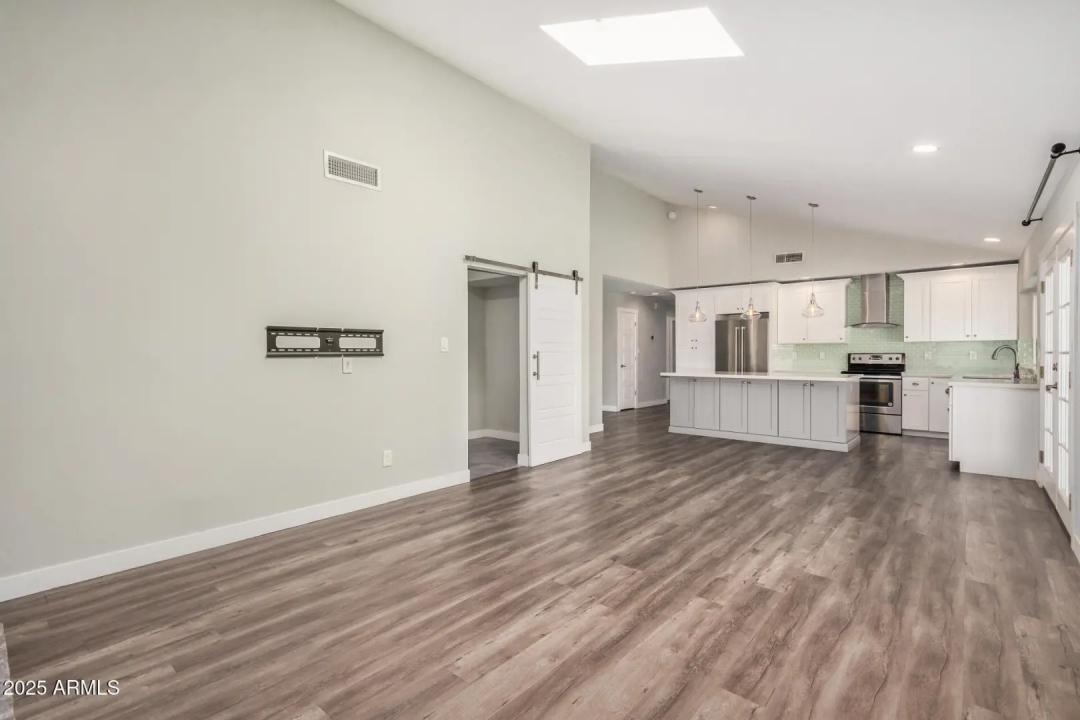 Real Estate Picture 10
