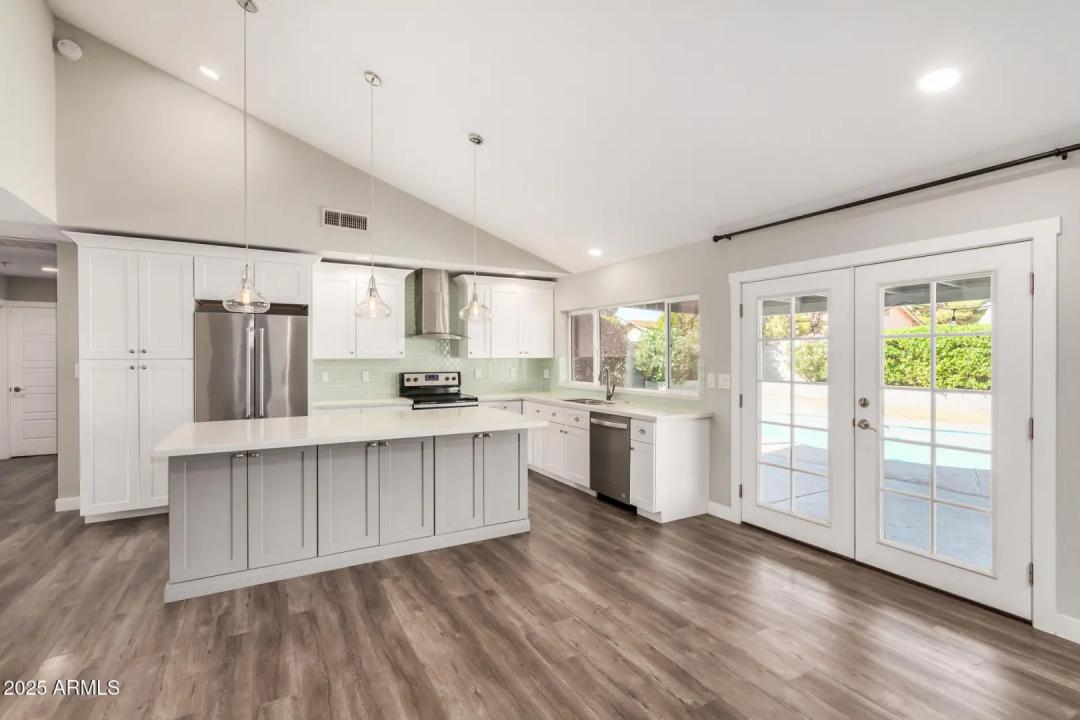 Real Estate Picture 12