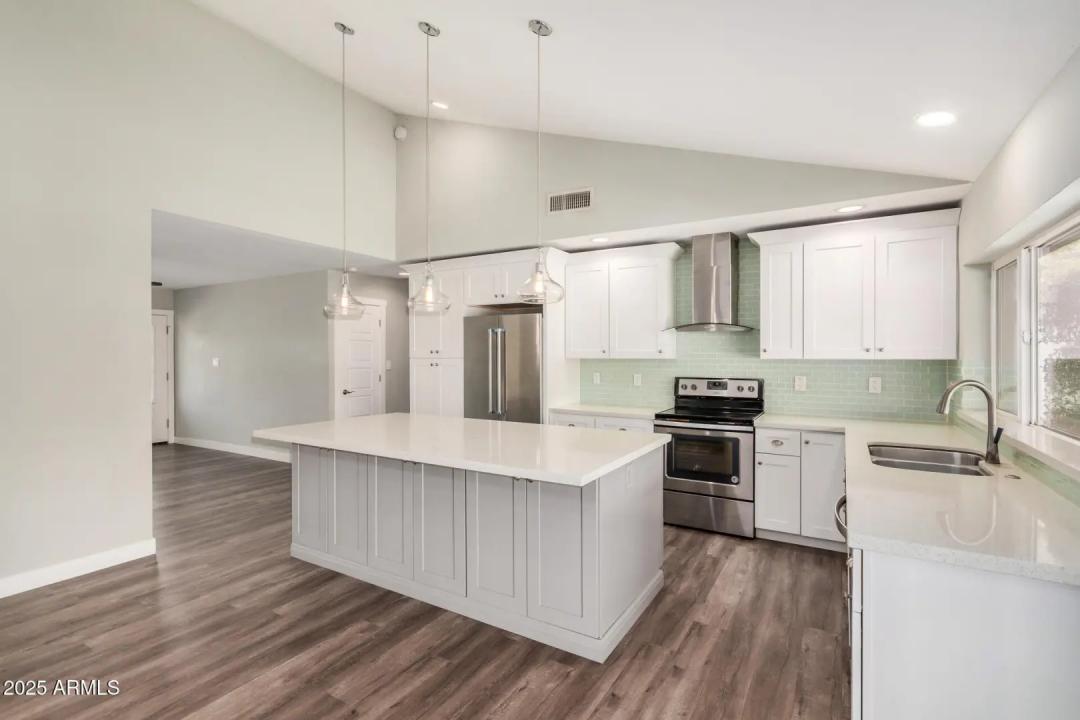 Real Estate Picture 13